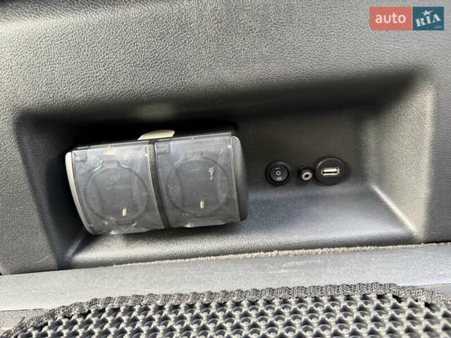 Чорний Фольксваген Мультиван, об'ємом двигуна 1.97 л та пробігом 196 тис. км за 38500 $, фото 31 на Automoto.ua