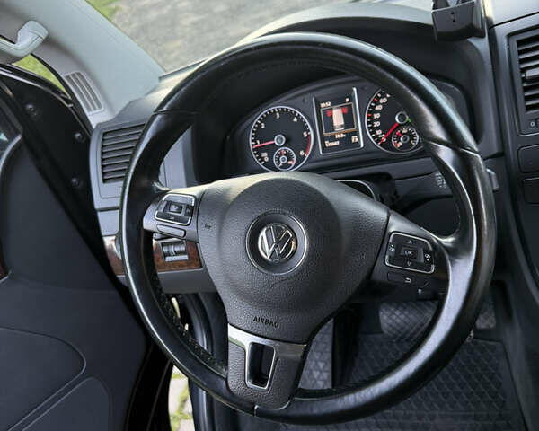 Черный Фольксваген Мультиван, объемом двигателя 2 л и пробегом 178 тыс. км за 29900 $, фото 34 на Automoto.ua