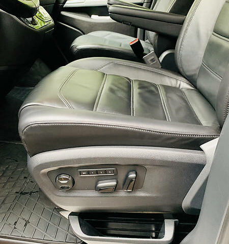 Чорний Фольксваген Мультиван, об'ємом двигуна 2 л та пробігом 152 тис. км за 45500 $, фото 5 на Automoto.ua