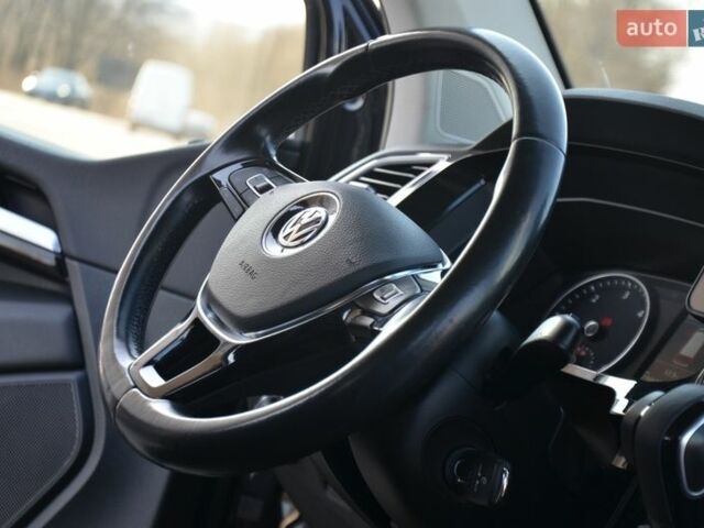 Чорний Фольксваген Мультиван, об'ємом двигуна 2 л та пробігом 216 тис. км за 41555 $, фото 57 на Automoto.ua