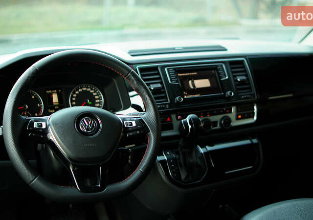 Чорний Фольксваген Мультиван, об'ємом двигуна 2 л та пробігом 265 тис. км за 45000 $, фото 36 на Automoto.ua