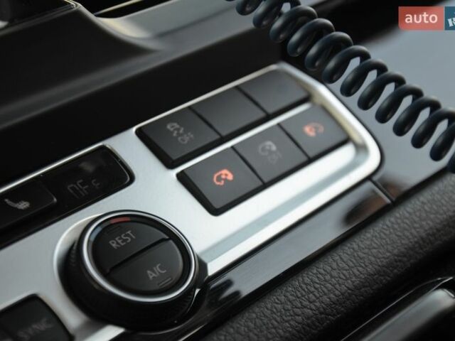 Чорний Фольксваген Мультиван, об'ємом двигуна 2 л та пробігом 216 тис. км за 41555 $, фото 42 на Automoto.ua