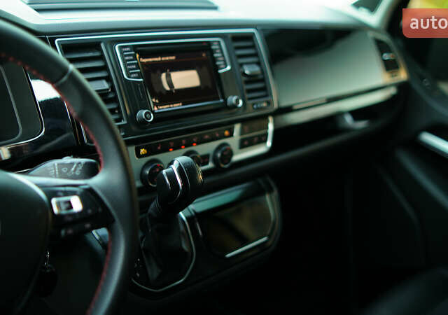 Чорний Фольксваген Мультиван, об'ємом двигуна 2 л та пробігом 265 тис. км за 45000 $, фото 33 на Automoto.ua