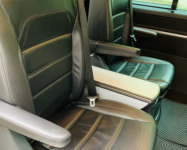 Чорний Фольксваген Мультиван, об'ємом двигуна 2 л та пробігом 152 тис. км за 45500 $, фото 9 на Automoto.ua