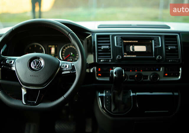 Чорний Фольксваген Мультиван, об'ємом двигуна 2 л та пробігом 265 тис. км за 45000 $, фото 29 на Automoto.ua