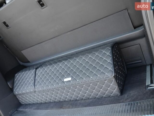 Чорний Фольксваген Мультиван, об'ємом двигуна 2 л та пробігом 216 тис. км за 41555 $, фото 52 на Automoto.ua