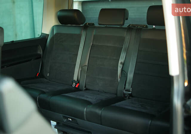 Чорний Фольксваген Мультиван, об'ємом двигуна 2 л та пробігом 265 тис. км за 45000 $, фото 43 на Automoto.ua