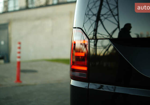 Чорний Фольксваген Мультиван, об'ємом двигуна 2 л та пробігом 265 тис. км за 45000 $, фото 12 на Automoto.ua