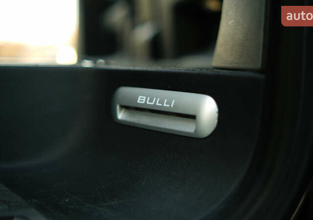 Чорний Фольксваген Мультиван, об'ємом двигуна 2 л та пробігом 265 тис. км за 45000 $, фото 39 на Automoto.ua