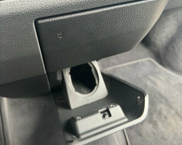 Черный Фольксваген Мультиван, объемом двигателя 1.97 л и пробегом 222 тыс. км за 37000 $, фото 10 на Automoto.ua