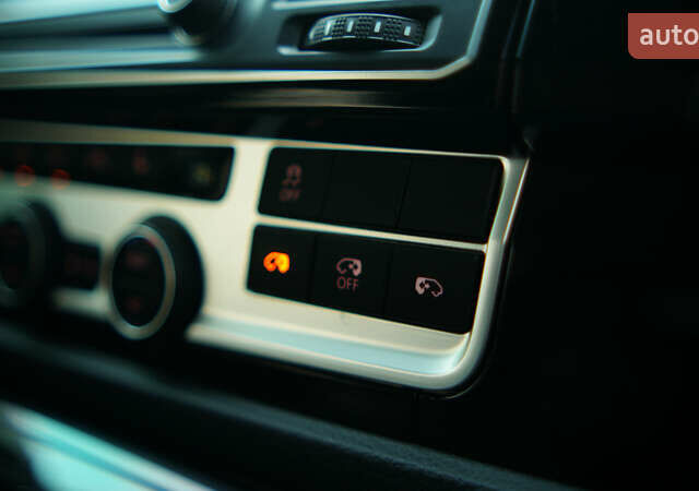 Чорний Фольксваген Мультиван, об'ємом двигуна 2 л та пробігом 265 тис. км за 45000 $, фото 45 на Automoto.ua