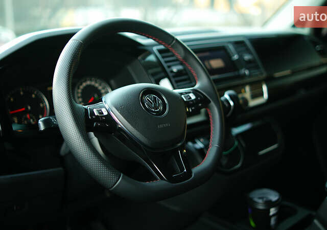 Чорний Фольксваген Мультиван, об'ємом двигуна 2 л та пробігом 265 тис. км за 45000 $, фото 22 на Automoto.ua