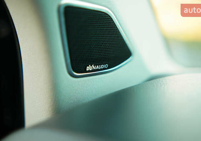 Чорний Фольксваген Мультиван, об'ємом двигуна 2 л та пробігом 265 тис. км за 45000 $, фото 37 на Automoto.ua