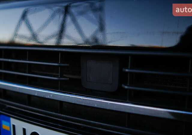 Чорний Фольксваген Мультиван, об'ємом двигуна 2 л та пробігом 265 тис. км за 45000 $, фото 3 на Automoto.ua