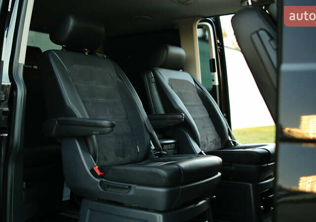 Чорний Фольксваген Мультиван, об'ємом двигуна 2 л та пробігом 265 тис. км за 45000 $, фото 42 на Automoto.ua