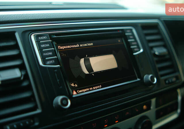 Чорний Фольксваген Мультиван, об'ємом двигуна 2 л та пробігом 265 тис. км за 45000 $, фото 30 на Automoto.ua