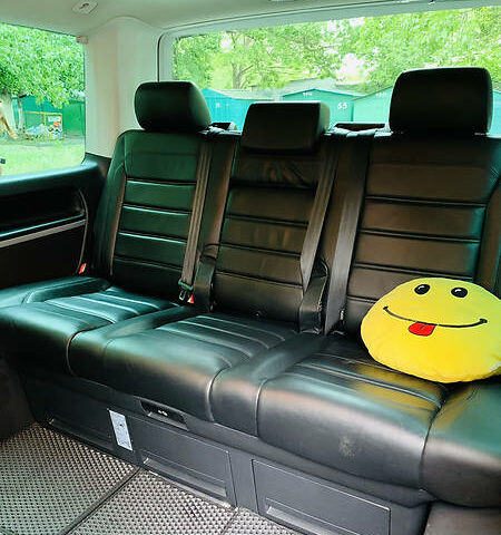 Чорний Фольксваген Мультиван, об'ємом двигуна 2 л та пробігом 152 тис. км за 45500 $, фото 8 на Automoto.ua