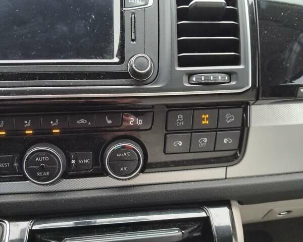 Черный Фольксваген Мультиван, объемом двигателя 2 л и пробегом 158 тыс. км за 42000 $, фото 20 на Automoto.ua