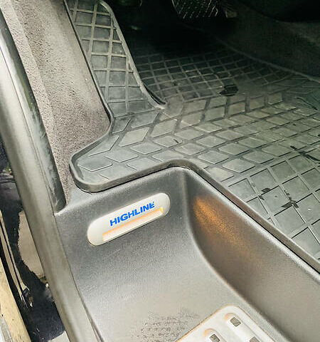 Чорний Фольксваген Мультиван, об'ємом двигуна 2 л та пробігом 152 тис. км за 45500 $, фото 16 на Automoto.ua