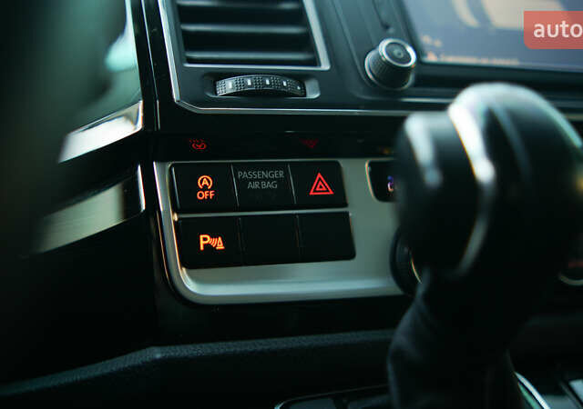 Чорний Фольксваген Мультиван, об'ємом двигуна 2 л та пробігом 265 тис. км за 45000 $, фото 31 на Automoto.ua