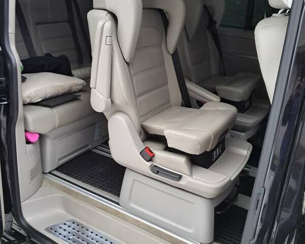 Черный Фольксваген Мультиван, объемом двигателя 2 л и пробегом 158 тыс. км за 42000 $, фото 15 на Automoto.ua