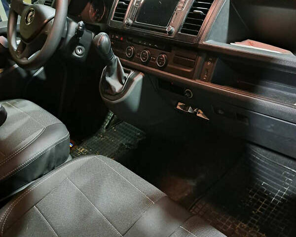 Черный Фольксваген Мультиван, объемом двигателя 1.97 л и пробегом 183 тыс. км за 34000 $, фото 8 на Automoto.ua