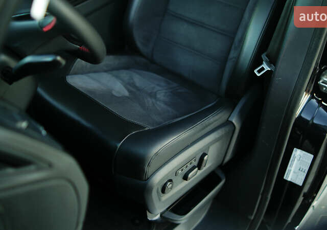 Чорний Фольксваген Мультиван, об'ємом двигуна 2 л та пробігом 265 тис. км за 45000 $, фото 21 на Automoto.ua