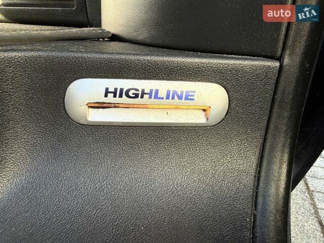 Чорний Фольксваген Мультиван, об'ємом двигуна 2 л та пробігом 175 тис. км за 42000 $, фото 24 на Automoto.ua