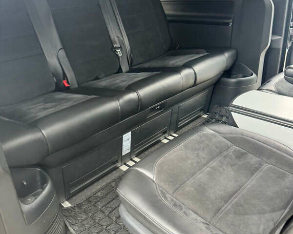 Черный Фольксваген Мультиван, объемом двигателя 1.97 л и пробегом 222 тыс. км за 37000 $, фото 16 на Automoto.ua