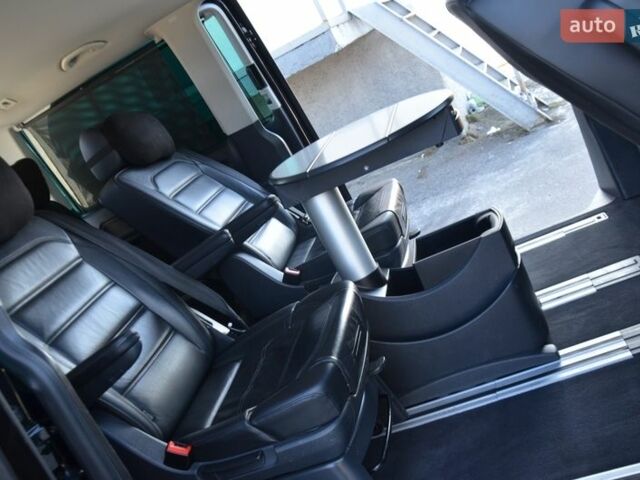 Чорний Фольксваген Мультиван, об'ємом двигуна 2 л та пробігом 216 тис. км за 41555 $, фото 60 на Automoto.ua