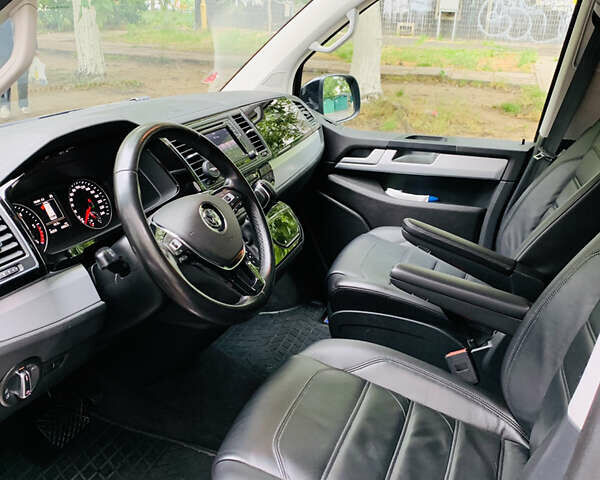 Чорний Фольксваген Мультиван, об'ємом двигуна 2 л та пробігом 152 тис. км за 45500 $, фото 7 на Automoto.ua