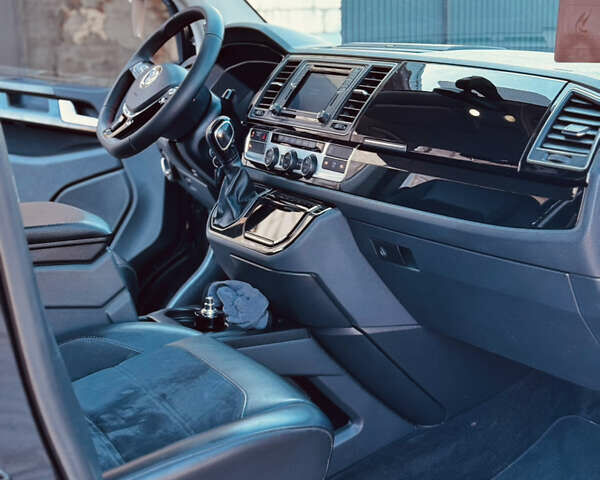 Фольксваген Мультиван 2016 у Вінниці на Automoto.ua Чорний Фольксваген Мультиван, об'ємом двигуна 2 л та пробігом 254 тис. км за 45000 $, фото 7 на Automoto.ua