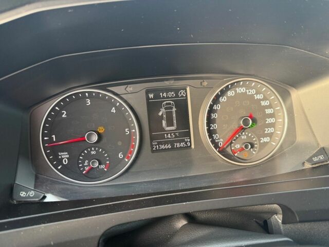 Черный Фольксваген Мультиван, объемом двигателя 2 л и пробегом 213 тыс. км за 11890 $, фото 5 на Automoto.ua