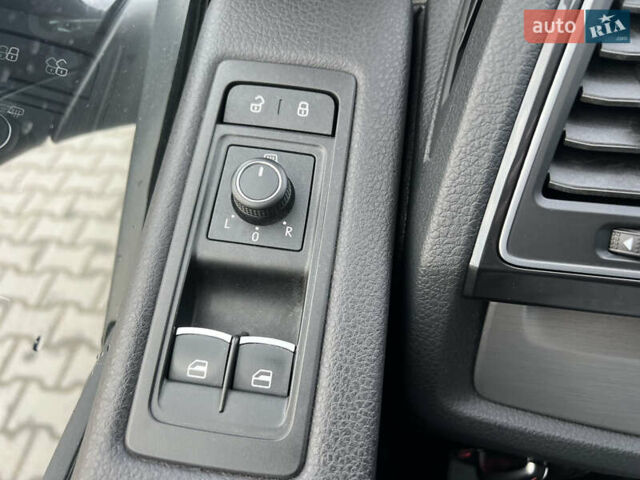 Черный Фольксваген Мультиван, объемом двигателя 2 л и пробегом 270 тыс. км за 31999 $, фото 41 на Automoto.ua