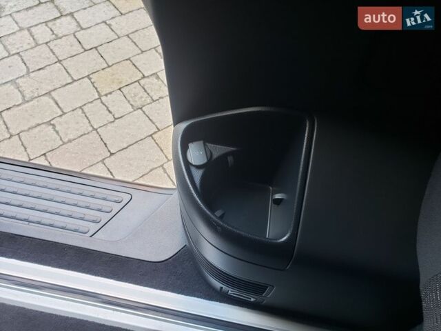 Черный Фольксваген Мультиван, объемом двигателя 2 л и пробегом 255 тыс. км за 34500 $, фото 83 на Automoto.ua