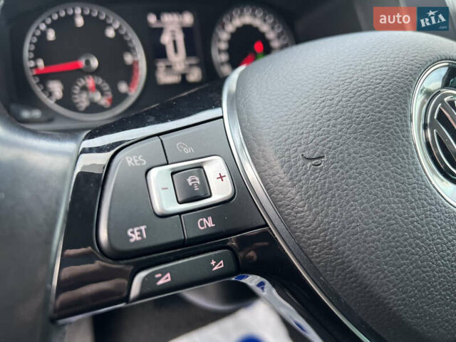 Черный Фольксваген Мультиван, объемом двигателя 2 л и пробегом 270 тыс. км за 31700 $, фото 33 на Automoto.ua