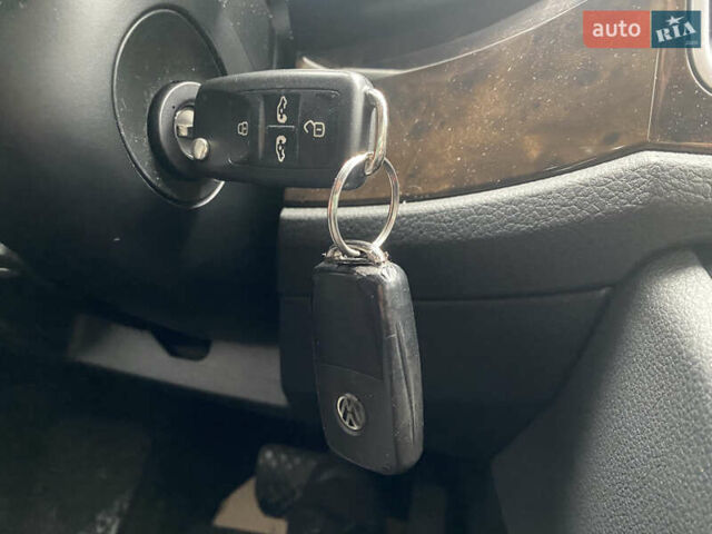 Черный Фольксваген Мультиван, объемом двигателя 2 л и пробегом 223 тыс. км за 37000 $, фото 9 на Automoto.ua