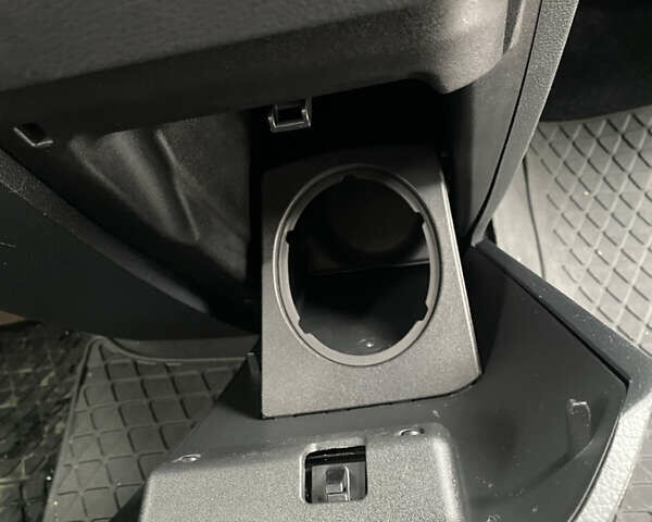 Черный Фольксваген Мультиван, объемом двигателя 2 л и пробегом 223 тыс. км за 37000 $, фото 18 на Automoto.ua