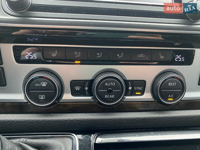 Черный Фольксваген Мультиван, объемом двигателя 2 л и пробегом 223 тыс. км за 37000 $, фото 10 на Automoto.ua