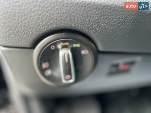 Черный Фольксваген Мультиван, объемом двигателя 2 л и пробегом 270 тыс. км за 31999 $, фото 29 на Automoto.ua