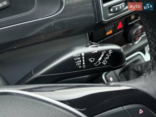 Черный Фольксваген Мультиван, объемом двигателя 1.97 л и пробегом 300 тыс. км за 32499 $, фото 44 на Automoto.ua