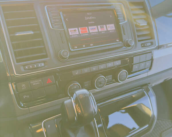 Чорний Фольксваген Мультиван, об'ємом двигуна 2 л та пробігом 105 тис. км за 38500 $, фото 22 на Automoto.ua