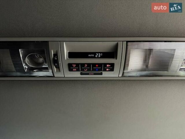 Черный Фольксваген Мультиван, объемом двигателя 1.97 л и пробегом 300 тыс. км за 32499 $, фото 29 на Automoto.ua