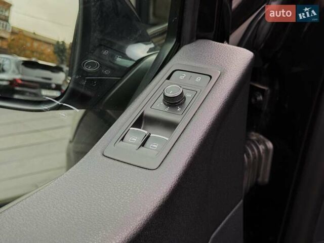 Черный Фольксваген Мультиван, объемом двигателя 1.97 л и пробегом 300 тыс. км за 32499 $, фото 23 на Automoto.ua