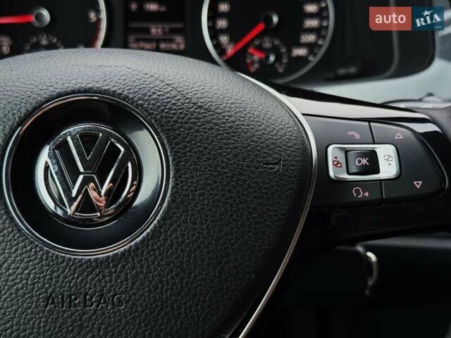 Черный Фольксваген Мультиван, объемом двигателя 1.97 л и пробегом 300 тыс. км за 32499 $, фото 42 на Automoto.ua