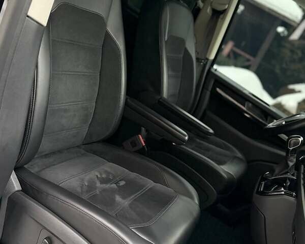 Черный Фольксваген Мультиван, объемом двигателя 2 л и пробегом 135 тыс. км за 43500 $, фото 13 на Automoto.ua