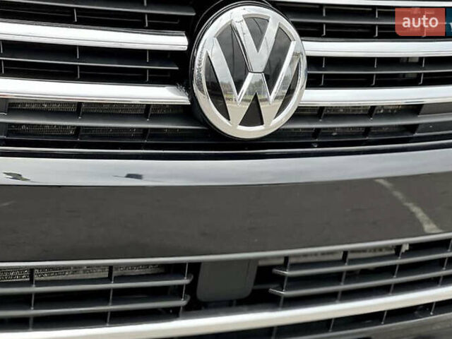 Черный Фольксваген Мультиван, объемом двигателя 2 л и пробегом 104 тыс. км за 50000 $, фото 10 на Automoto.ua