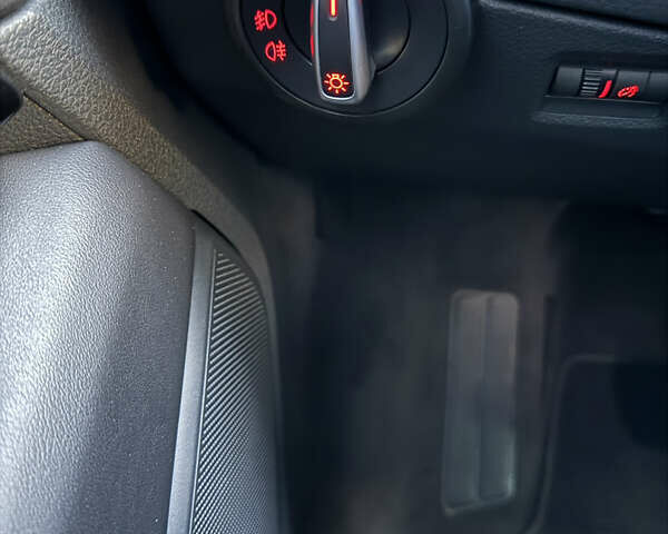 Фольксваген Мультиван 2019 в Киеве на Automoto.ua Черный Фольксваген Мультиван, объемом двигателя 1.97 л и пробегом 151 тыс. км за 54500 $, фото 12 на Automoto.ua