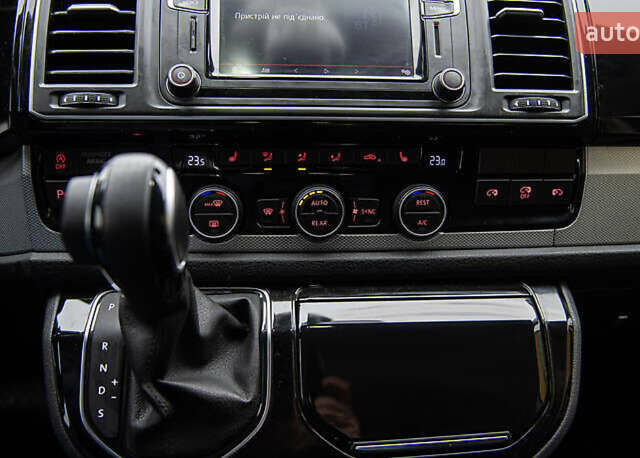 Черный Фольксваген Мультиван, объемом двигателя 2 л и пробегом 104 тыс. км за 50000 $, фото 9 на Automoto.ua