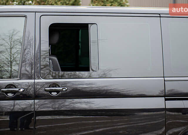 Черный Фольксваген Мультиван, объемом двигателя 2 л и пробегом 104 тыс. км за 50000 $, фото 16 на Automoto.ua